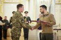 Президент вручив нагороди військовим та членам родин загиблих захисників, яким присвоєно звання Героя України